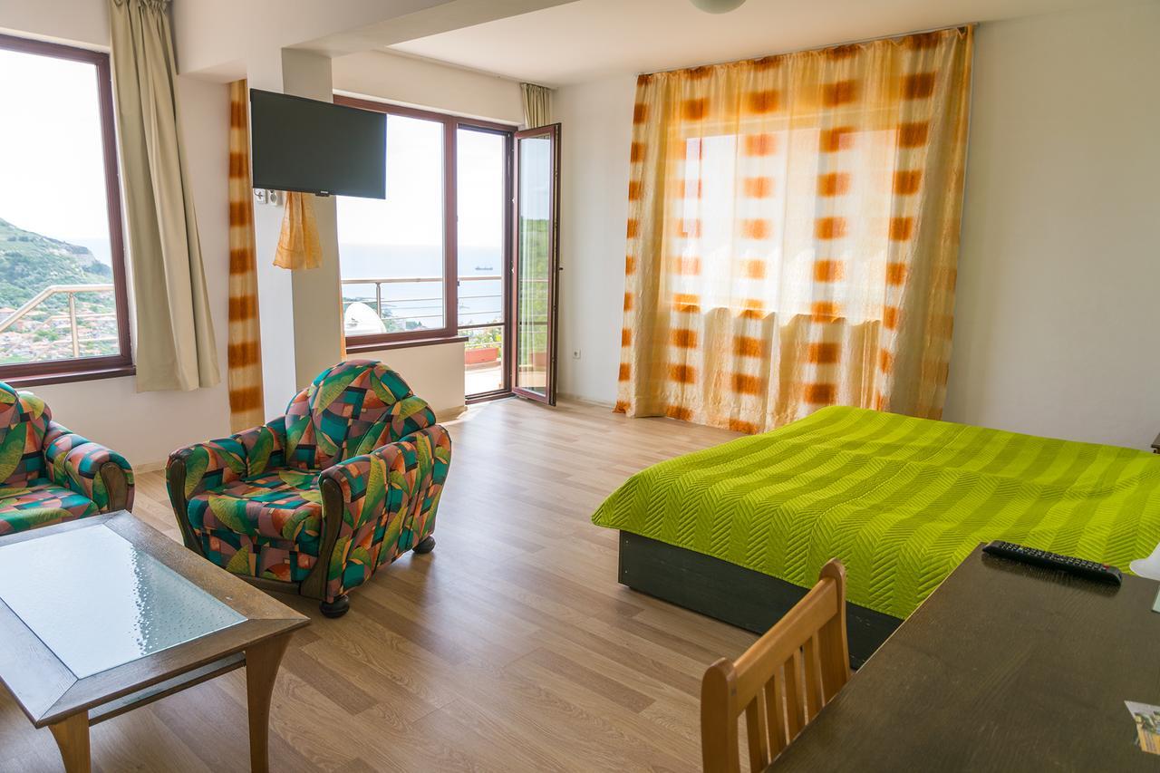 Guest Rooms Sea View 발치크 외부 사진